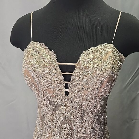 Forever Unique Formal Mermaid Gown Sweetheart Ceveage Lace And Rhinestones 4 - Picture 3 of 8